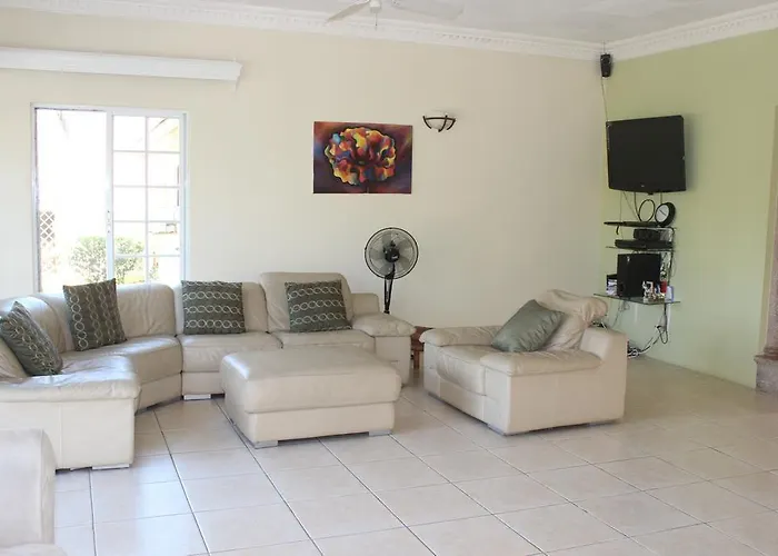 Loyola Guest house Ocho Rios