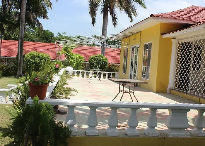 Guest house Loyola 3*